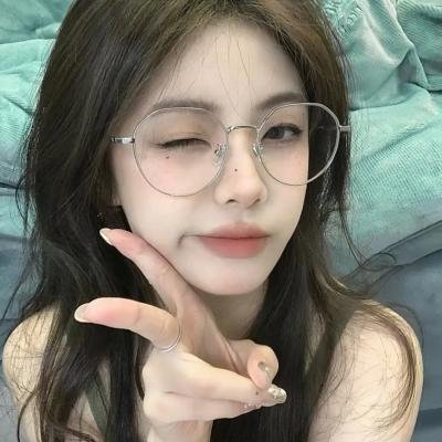 新婚夜,傻子老公抱紧了我